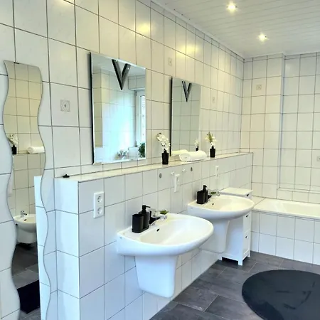 Casa Mia - Helios Klinik - Hbf - Zentrum - Parken - Messe 20 Min Appartement Krefeld