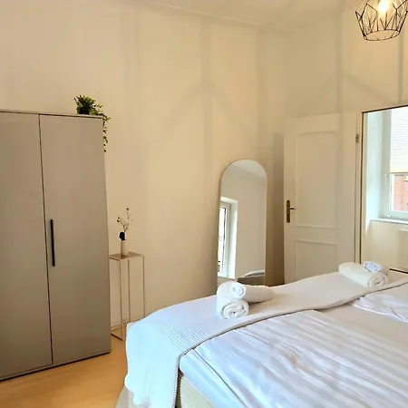 Appartement Casa Mia - Helios Klinik - Hbf - Zentrum - Parken - Messe 20 Min Krefeld