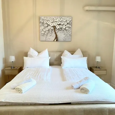 Appartement Casa Mia - Helios Klinik - Hbf - Zentrum - Parken - Messe 20 Min Krefeld