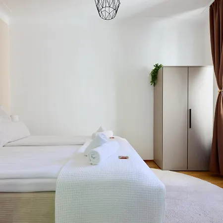 Appartement Casa Mia - Helios Klinik - Hbf - Zentrum - Parken - Messe 20 Min Krefeld