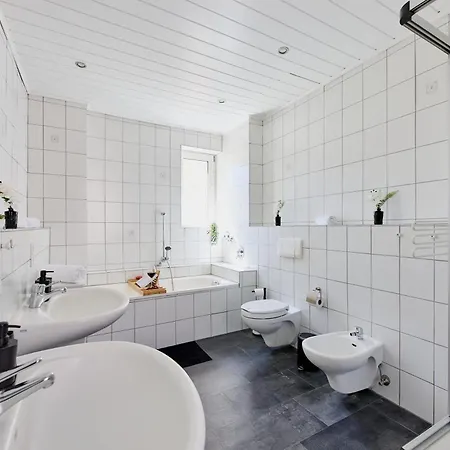 Appartement Casa Mia - Helios Klinik - Hbf - Zentrum - Parken - Messe 20 Min *
